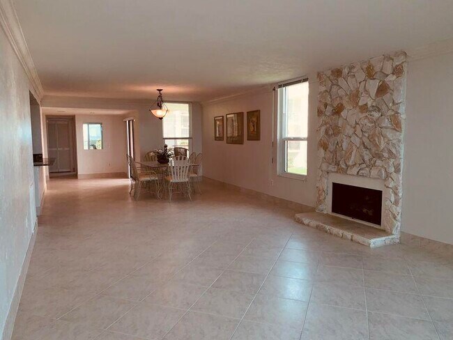 Building Photo - 4100 N Hwy A1A