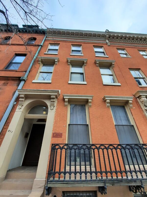 Building Photo - 811 Park Ave