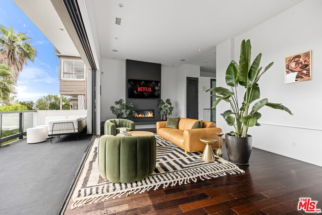 Building Photo - 2300 Ronda Vista Dr