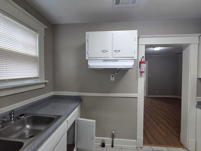 Building Photo - 3554 Faxon Ave