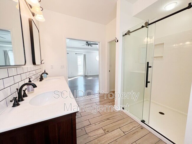 Building Photo - 15610 Outlook St