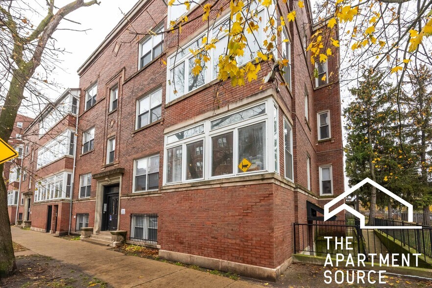 Building Photo - 7462 N Greenview Ave