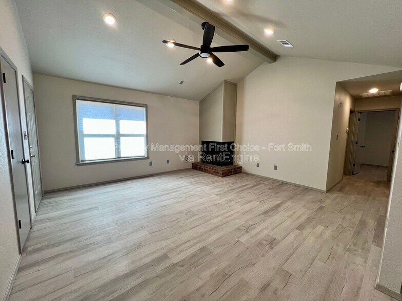 Building Photo - 1709 Brooken Hill Dr