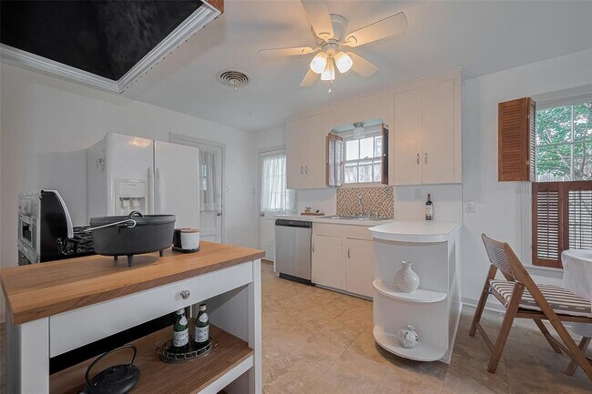 Building Photo - 3610 Glen Haven Blvd