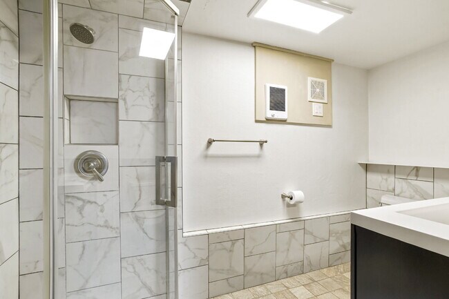 Building Photo - Charming 1 Bedroom  Retreat in the Heart of Denver