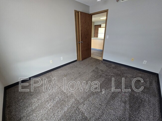 Building Photo - 60 Miller Ave SW