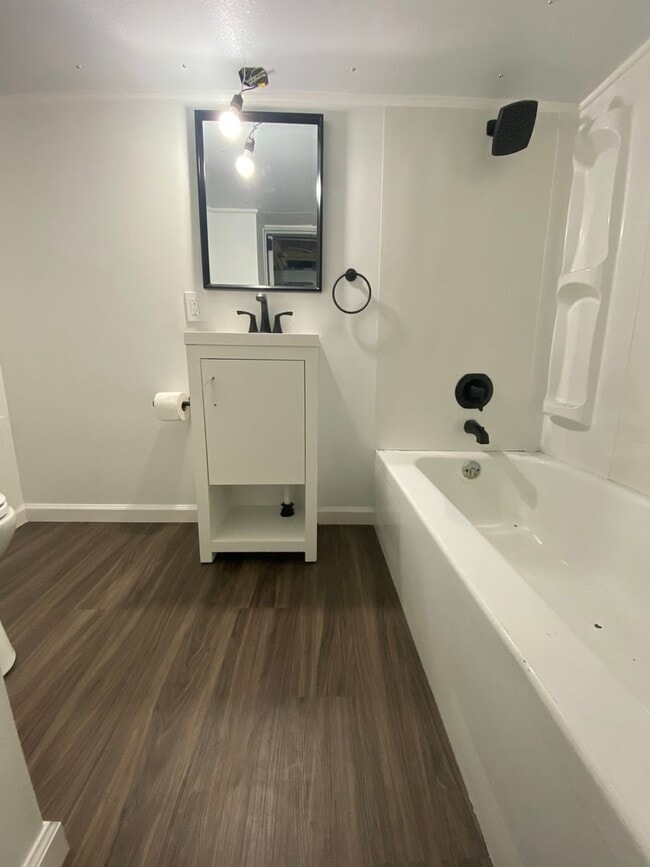 Building Photo - Available MAY 2026 - Beautiful renovated 3 Bedroom, 2 Bath Home in Heart of Allentown!