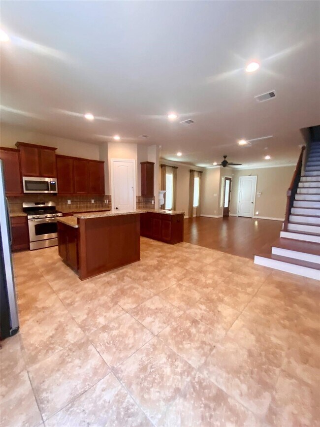 Building Photo - 1306 Dian St