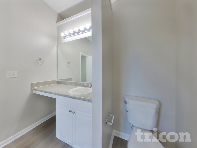 Building Photo - 5431 Sapphire Cir