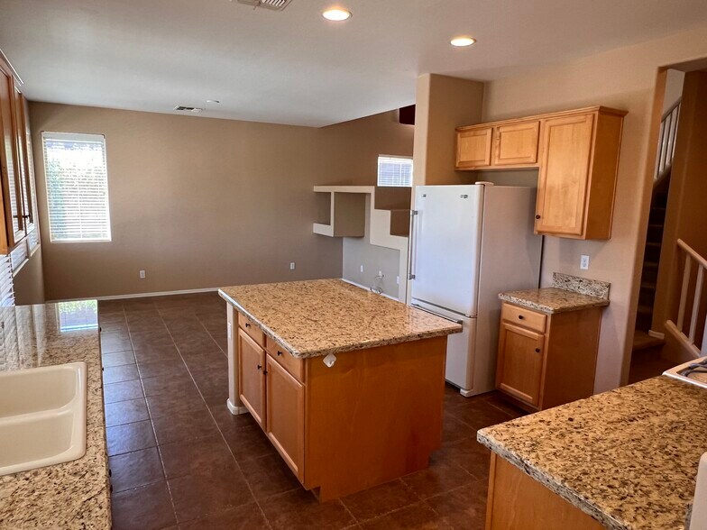 Building Photo - 6631 S Classic Way