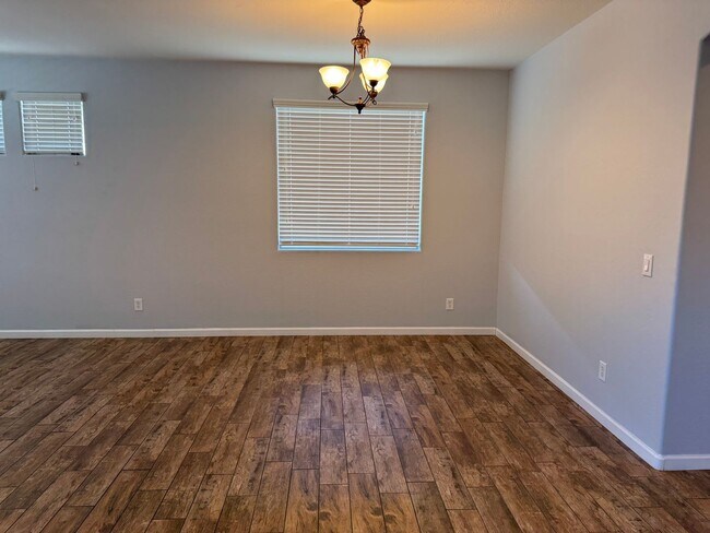 Building Photo - Updated 4 bedroom home in Casa Del Rey Com...