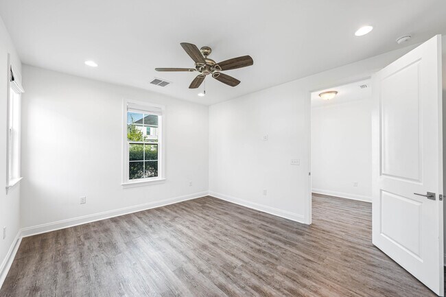 Building Photo - 106 Conifer Ct