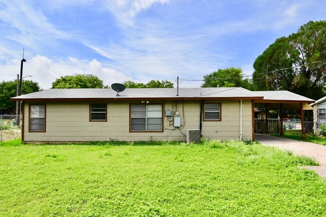 Building Photo - Welcome home to 6903 Tallahasse!