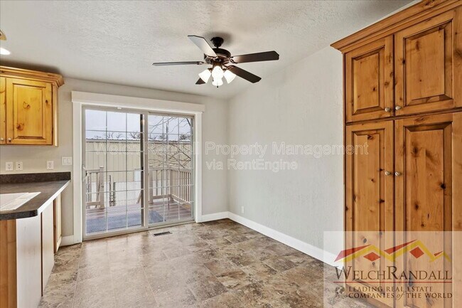 Building Photo - 1007 W 17th St