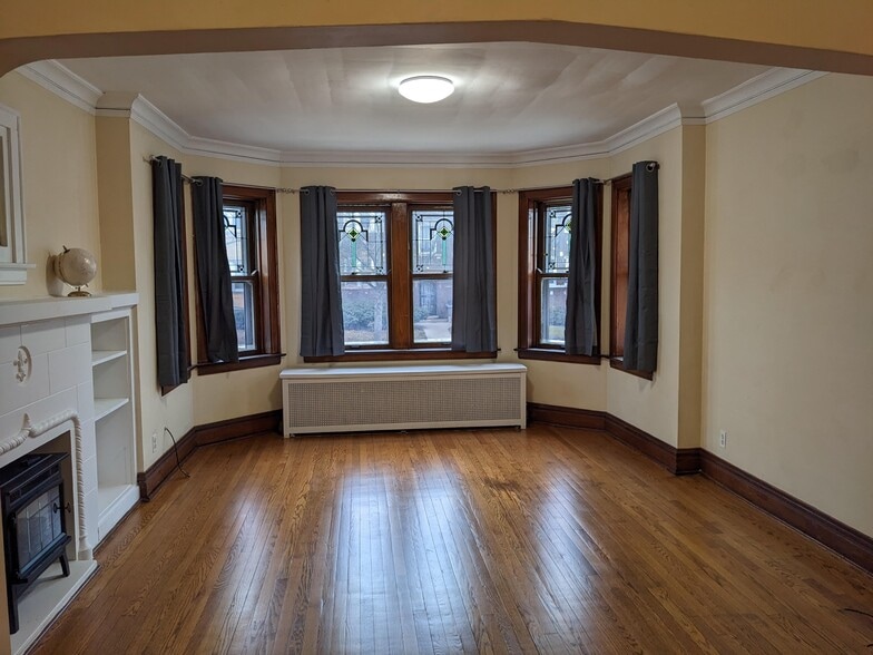 Building Photo - 1833 Gunderson Ave