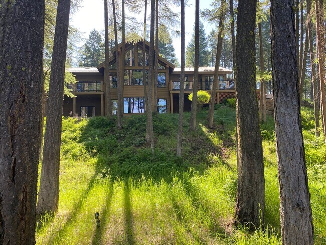 Building Photo - Hidden Whitefish Lake 3 bedroom Furnished ...