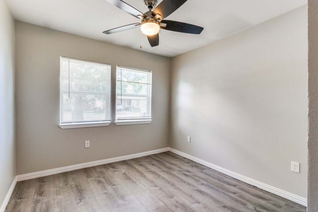 Bedroom 1 - 1516 Valley View St