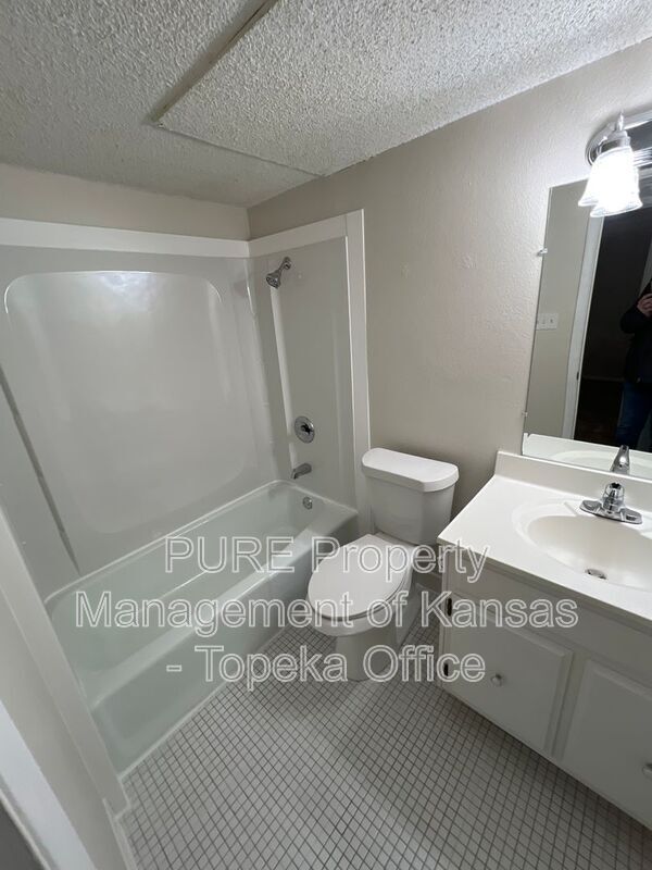 Building Photo - 3032 SW Lydia Ave