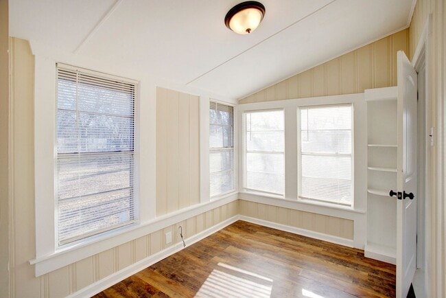 Building Photo - Available Mid July! 3-bedroom 1 bath for lease in Cleburne