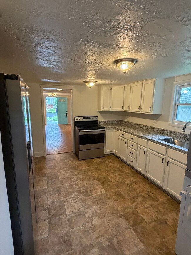 Building Photo - Charming 2 Bed 1 Bath Home with Fenced Backyard in Excelsior Springs