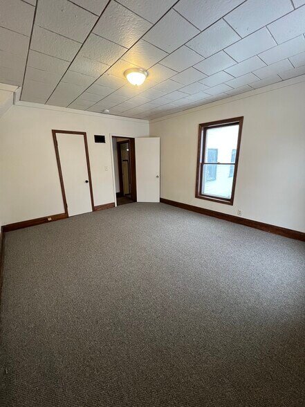 Primary Bedroom - 101 Pleasant St