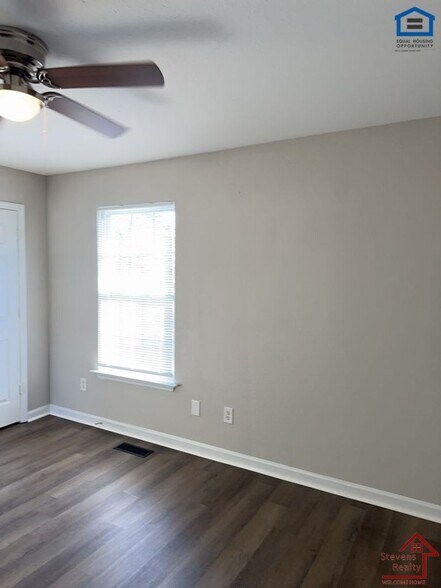 Building Photo - 3947 Webb Oaks Ct