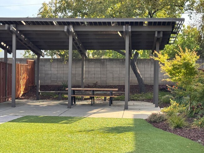 Building Photo - Move In Ready! Fremont 3 beds 2 baths Near Niles Canyon and Mission