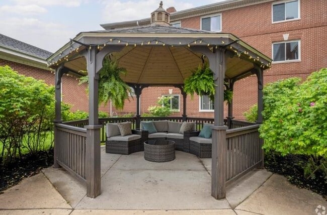 Building Photo - 605 Chase Blvd