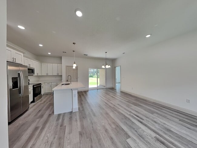 Building Photo - 2660 W Gifford Ln