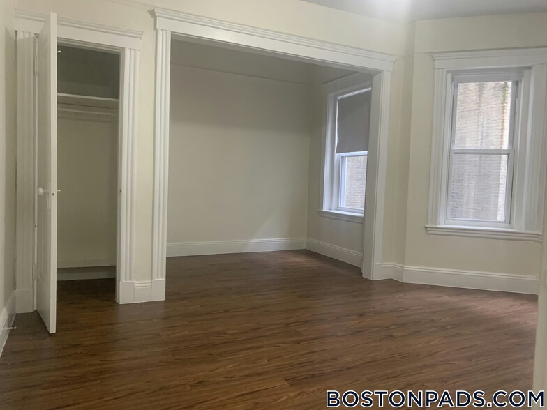 Building Photo - 1185 Boylston St