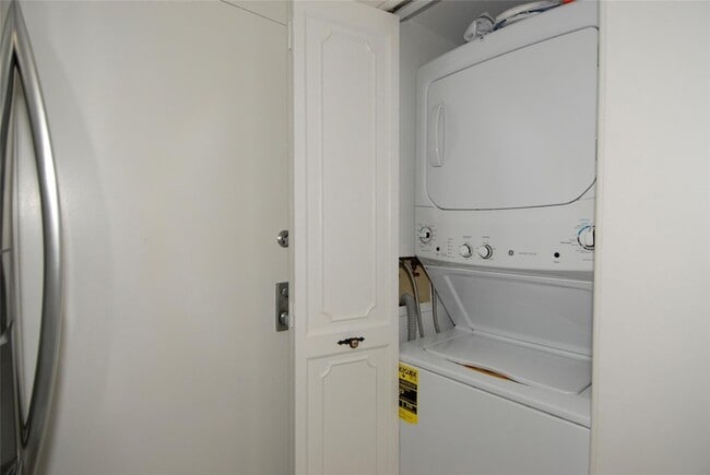 Building Photo - 3900 Galt Ocean Dr