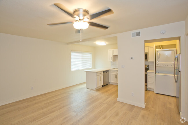 1BR, 1BA - 630 SF - Highland 24