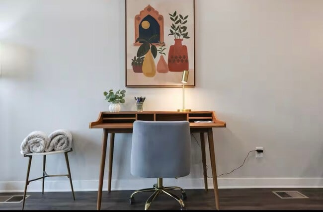 Building Photo - Fully Furnished Modern 3BR Retreat | Penthouse + Skyline Views