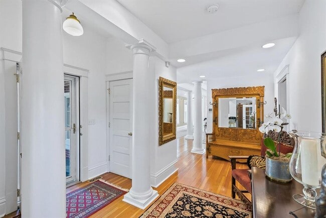 Building Photo - Historic Queen-Anne Style Home