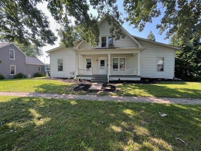Primary Photo - 925 E Bloomington St