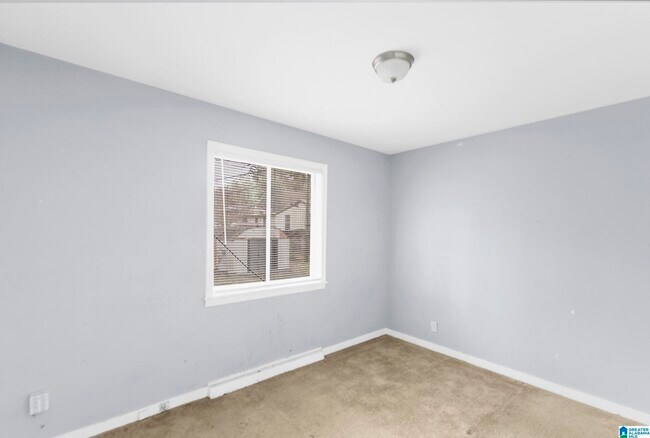 Building Photo - 9805 Maple Ln