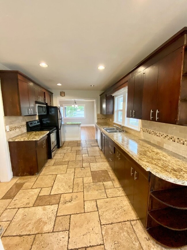 Building Photo - Beautiful 4-Bedroom House