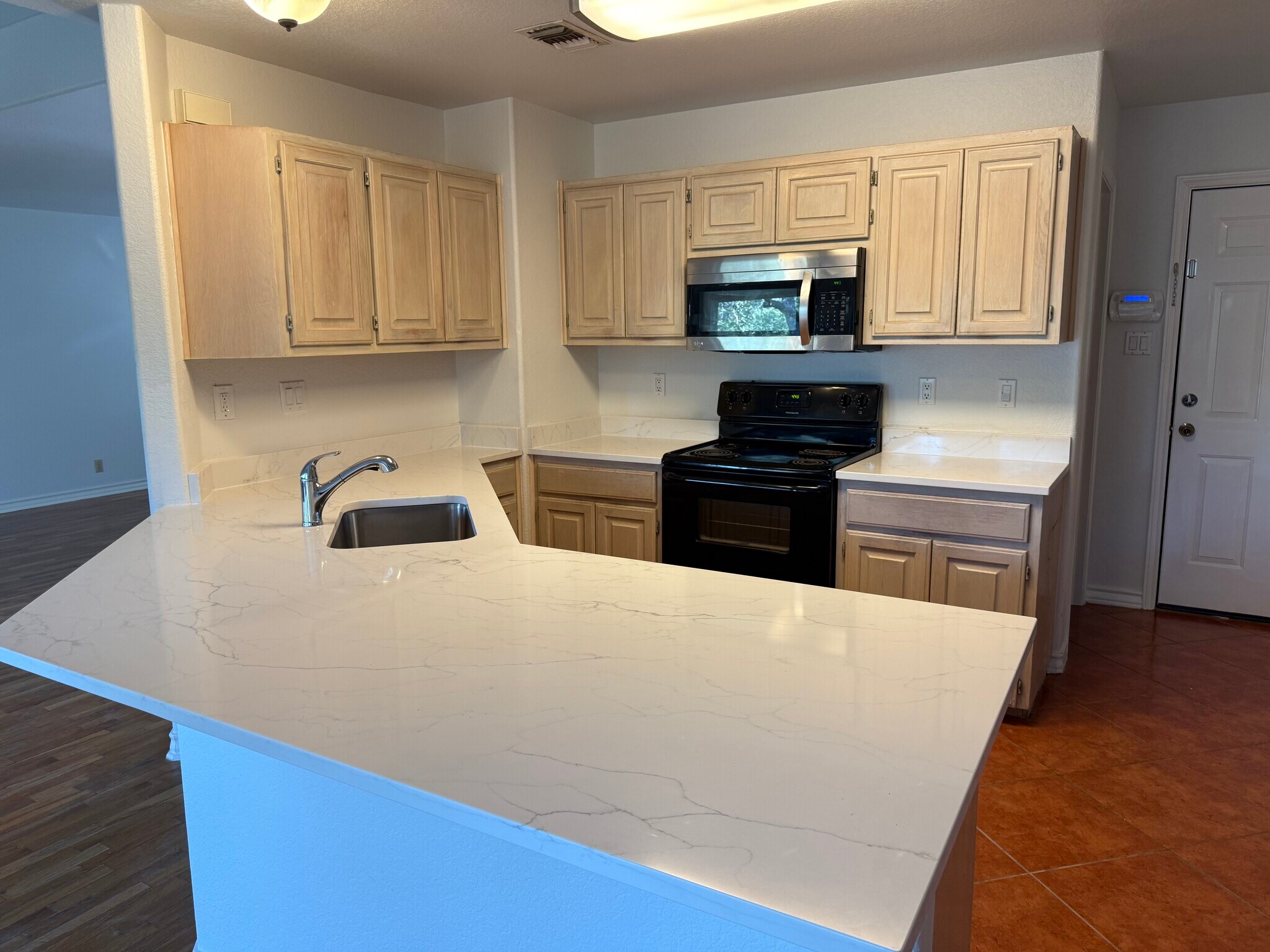 Building Photo - 1907 Summerwood Dr