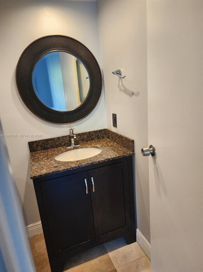 Building Photo - 537 N University Dr