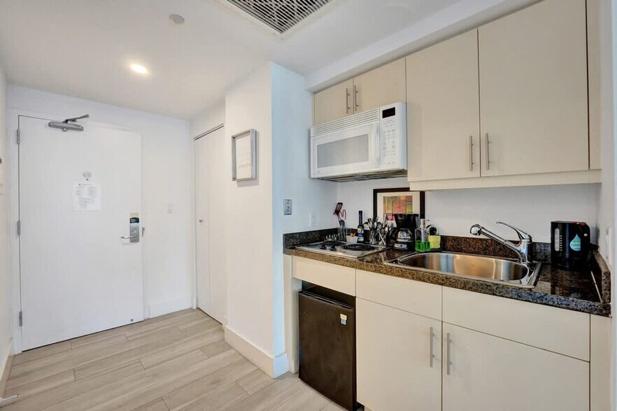 Building Photo - 2889 McFarlane Rd