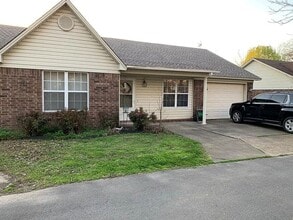 Building Photo - Charming 2 Bed / 2 Bath Home in the Heart of Downtown Searcy