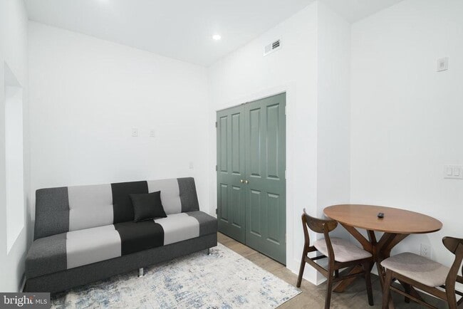 Primary Photo - 3127 Richmond St