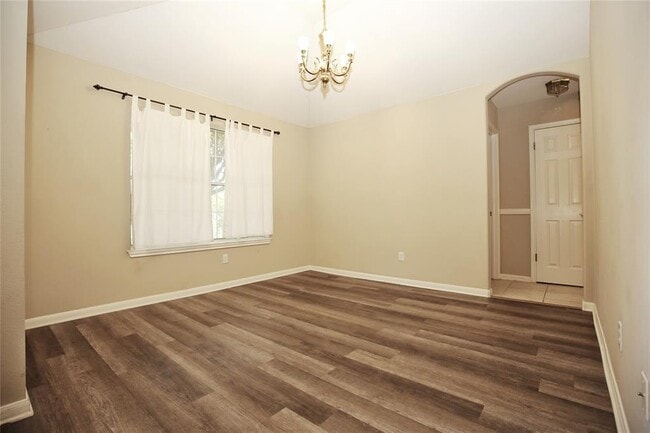 Building Photo - 625 Columbine Ave