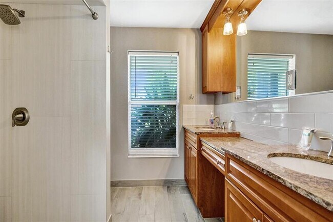 Building Photo - 2051 Coral Reef Dr