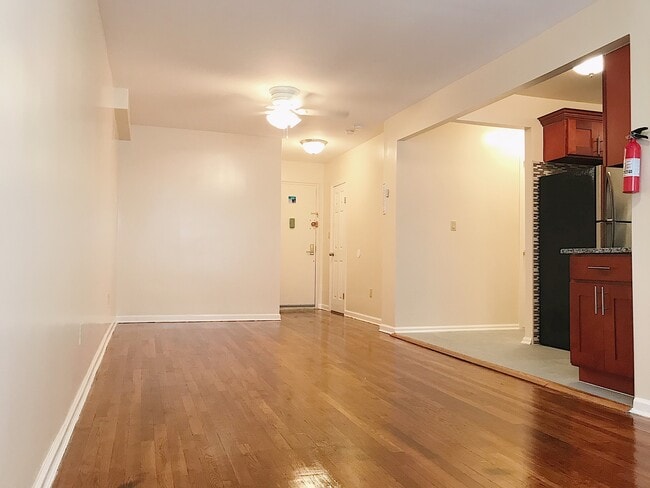 Building Photo - 166-05 88th Ave