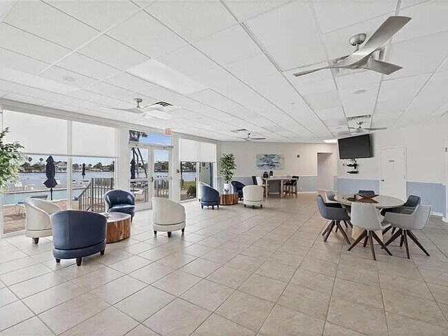 Building Photo - Stunning Furnished Waterfront Condo – 2 Beds / 2 Baths with Gulf-to-Bay Views!