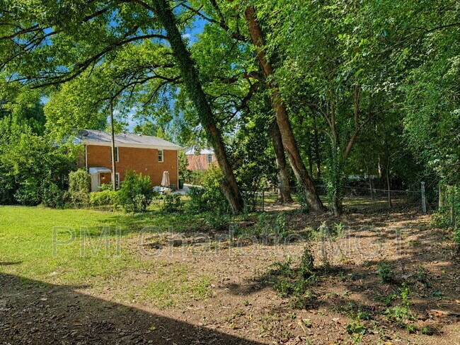 Building Photo - 318 Barrymore Dr