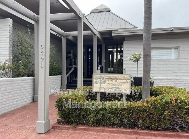 Building Photo - 2279 Caminito Cabala