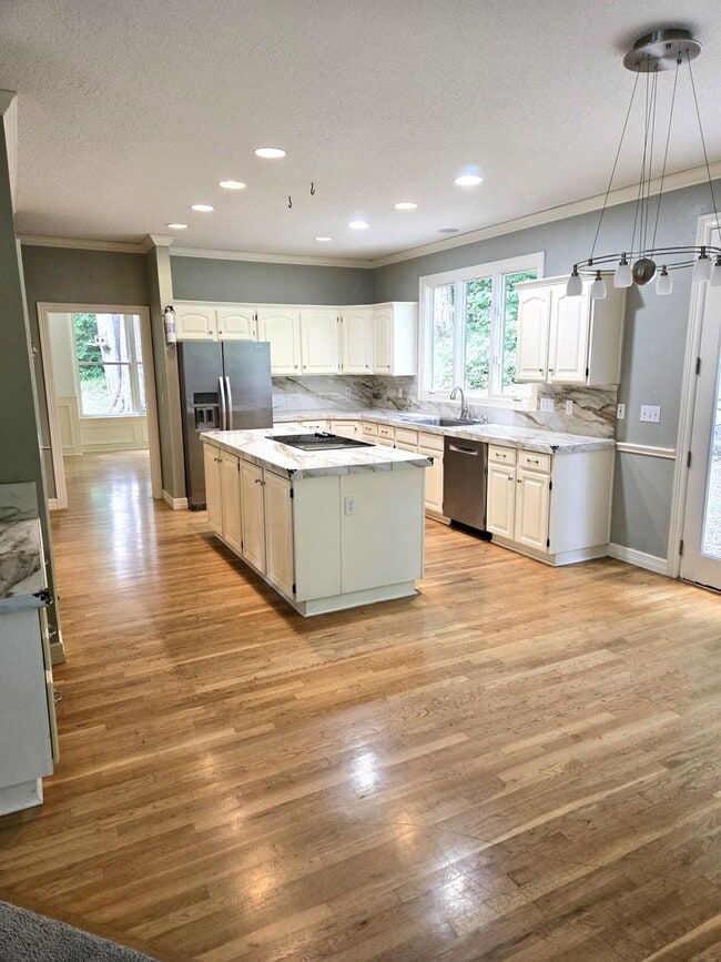 Building Photo - Exceptional Property!  Large home on 20 ac...