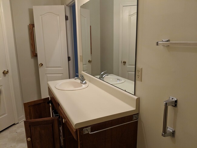 Primary ensuite bath vanity - 3106 Anderson Pike